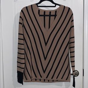 *BRAND NEW* Vertical striped long sleeve